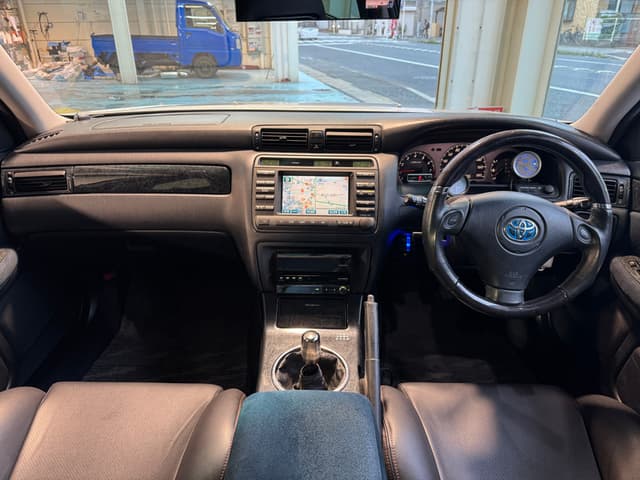 2002 Toyota Crown JDM car for sale — photo 2 of 25