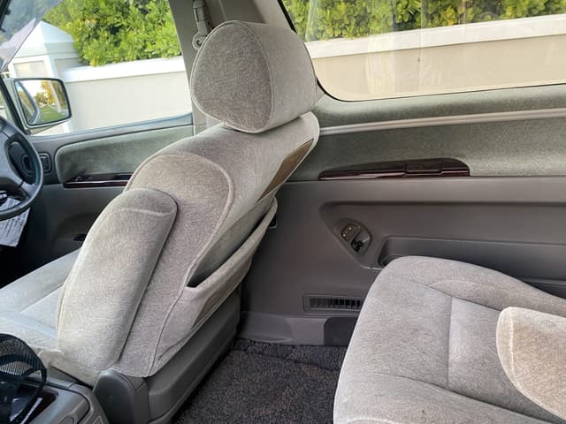 2000 Nissan Elgrand JDM car for sale — photo 3 of 11