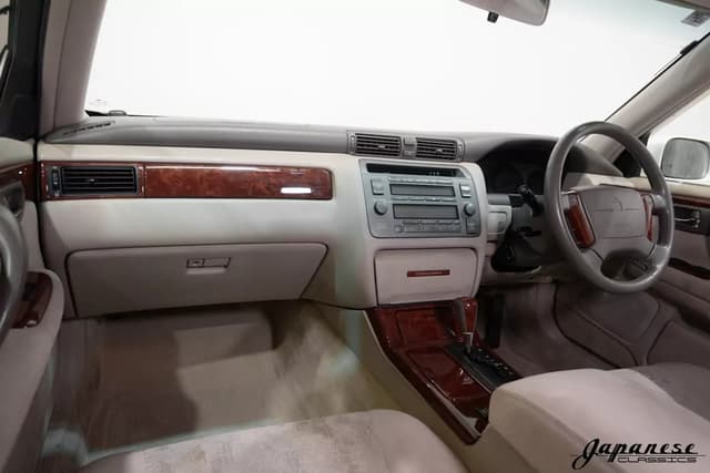 1999 Toyota Crown JDM car for sale — photo 9 of 25