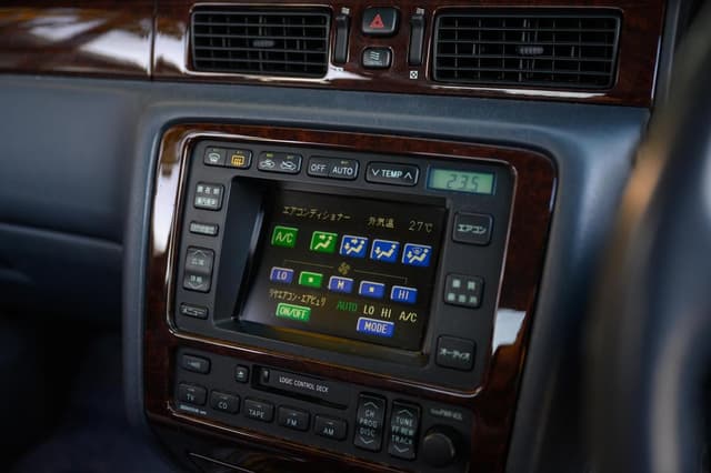 1996 Toyota Crown JDM car for sale — photo 13 of 24