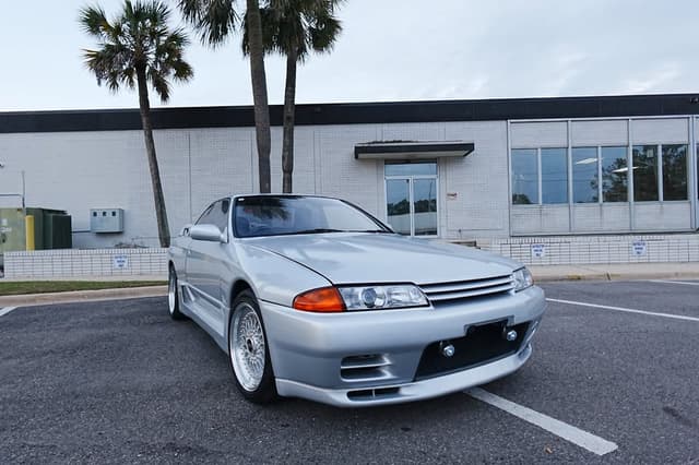 1992 Nissan Skyline JDM car for sale — photo 2 of 18