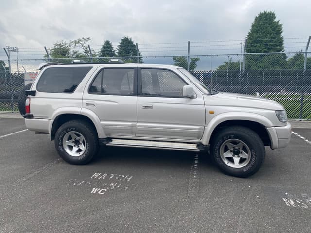 1996 Toyota Hilux Surf JDM car for sale — photo 4 of 10
