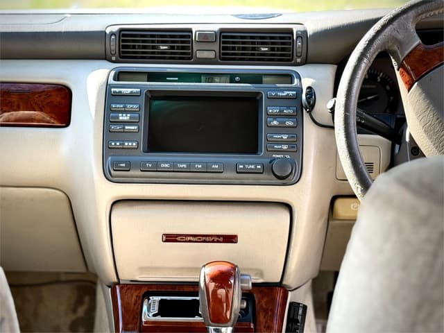 1999 Toyota Crown JDM car for sale — photo 22 of 25
