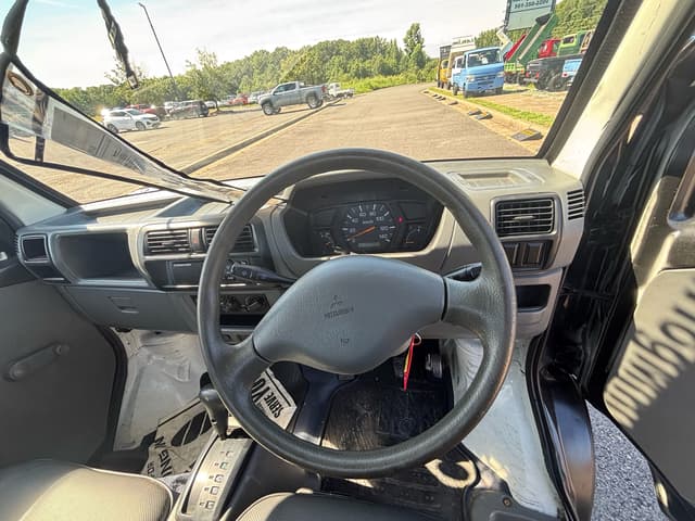 2001 Mitsubishi Minicab JDM car for sale — photo 2 of 7