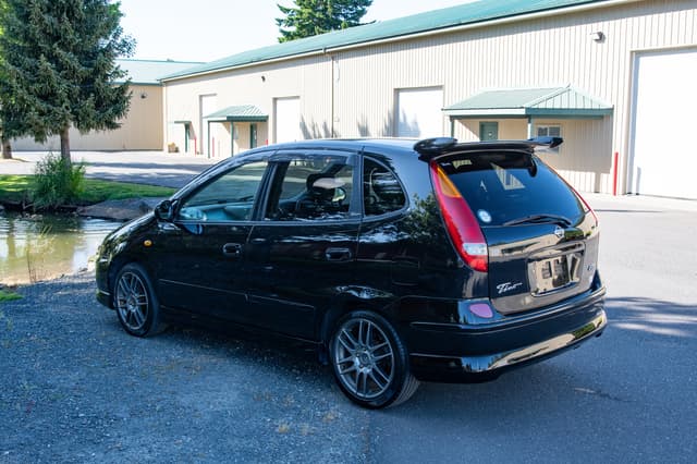 1999 Nissan Tino JDM car for sale — photo 4 of 15
