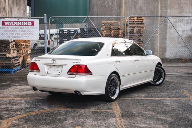 2005 Toyota Crown JDM car for sale — photo 11 of 20