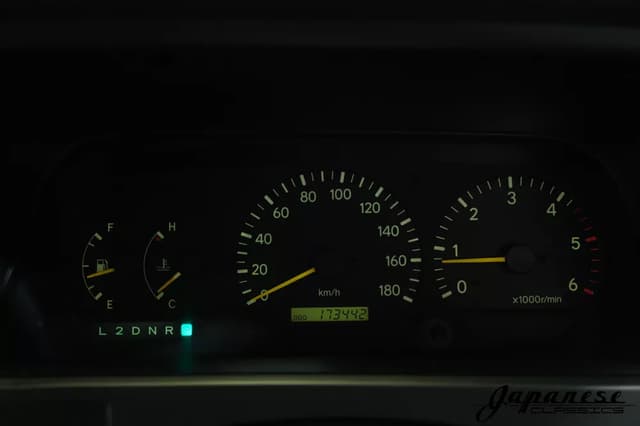 1997 Toyota HiAce JDM car for sale — photo 13 of 25