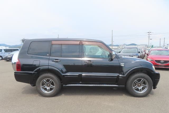 2005 Mitsubishi Pajero JDM car for sale — photo 6 of 25