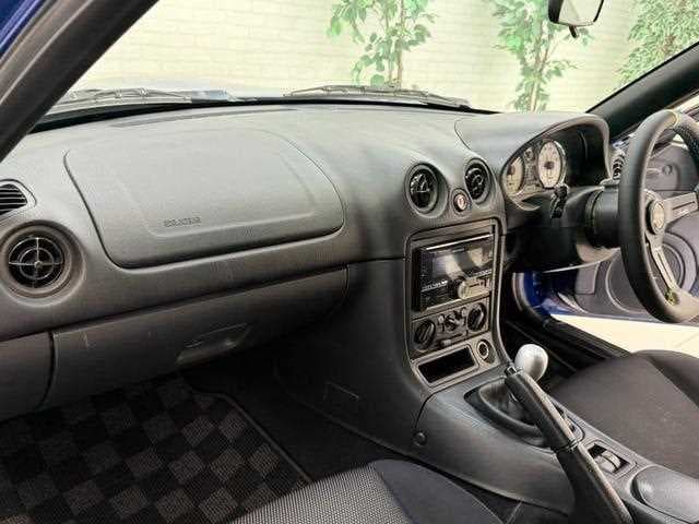 2000 Mazda Roadster (Eunos Roadster / MX-5) JDM car for sale — photo 8 of 16