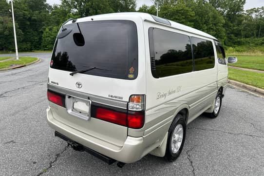 2000 Toyota HiAce JDM car for sale — photo 3 of 7