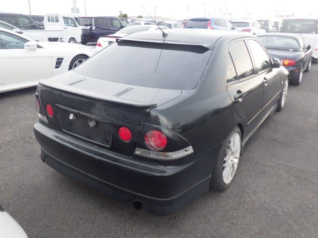 2000 Toyota Altezza JDM car for sale — photo 4 of 10