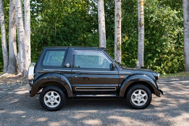 1998 Mitsubishi Pajero JDM car for sale — photo 7 of 15