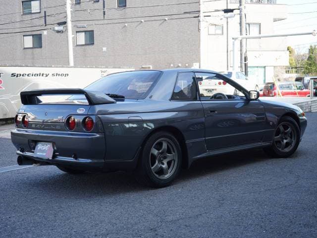 1992 Nissan Skyline JDM car for sale — photo 4 of 11