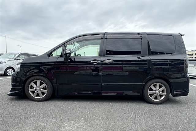 2008 Toyota Voxy JDM car for sale — photo 6 of 25