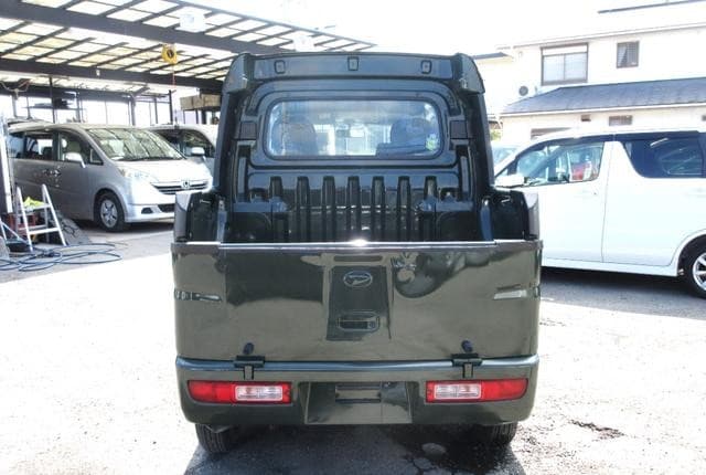 2005 Daihatsu Hijet JDM car for sale — photo 3 of 25