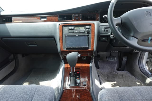1999 Toyota Crown JDM car for sale — photo 14 of 19