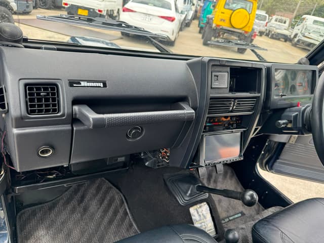 1991 Suzuki Jimny JDM car for sale — photo 16 of 20