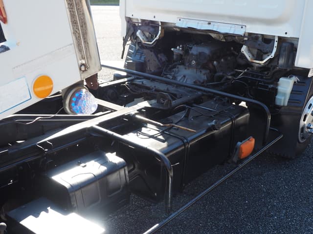 1991 Isuzu Elf JDM car for sale — photo 15 of 24