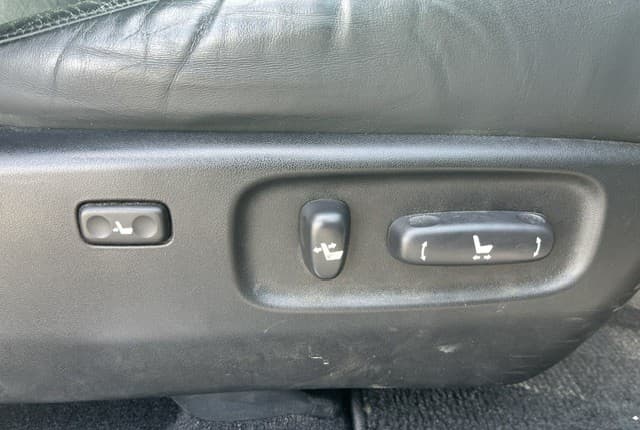 2009 Toyota Harrier JDM car for sale — photo 17 of 25