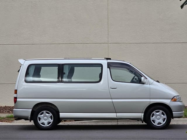 1996 Toyota Granvia JDM car for sale — photo 8 of 23