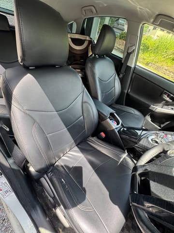 2014 Toyota Prius JDM car for sale — photo 8 of 14