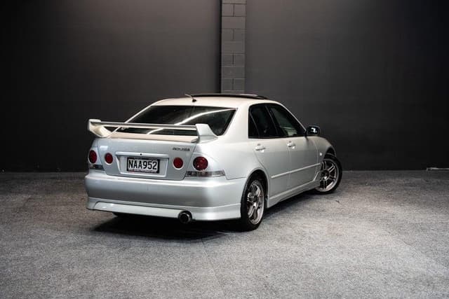 1999 Toyota Altezza JDM car for sale — photo 10 of 16
