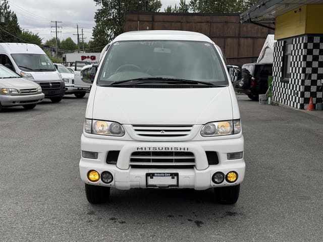 2005 Mitsubishi Delica JDM car for sale — photo 2 of 19