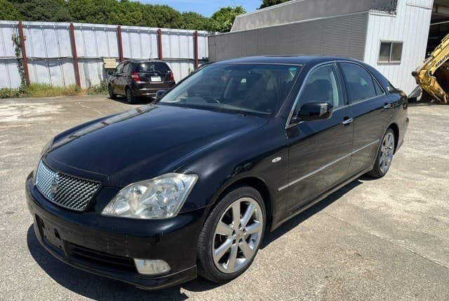 2004 Toyota Crown JDM car for sale — photo 3 of 25