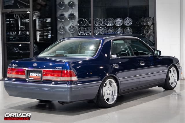 1998 Toyota Crown JDM car for sale — photo 10 of 25