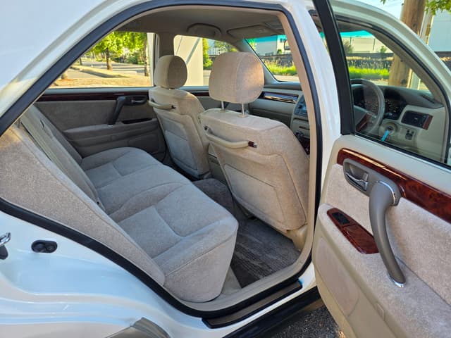 1999 Toyota Crown JDM car for sale — photo 12 of 13