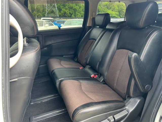 2011 Nissan Elgrand JDM car for sale — photo 14 of 16