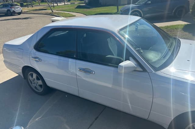 1996 Nissan Gloria JDM car for sale — photo 4 of 8