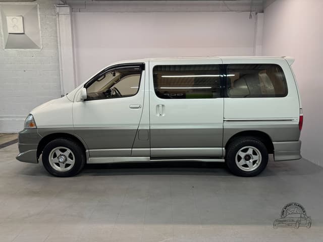 2001 Toyota Grand Hiace JDM car for sale — photo 11 of 25