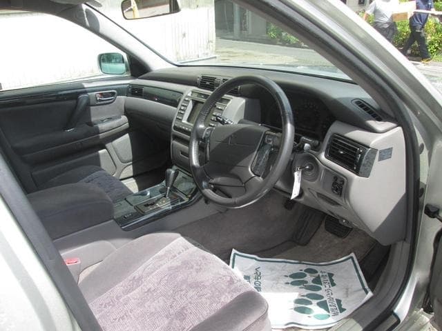 2000 Toyota Crown JDM car for sale — photo 15 of 23