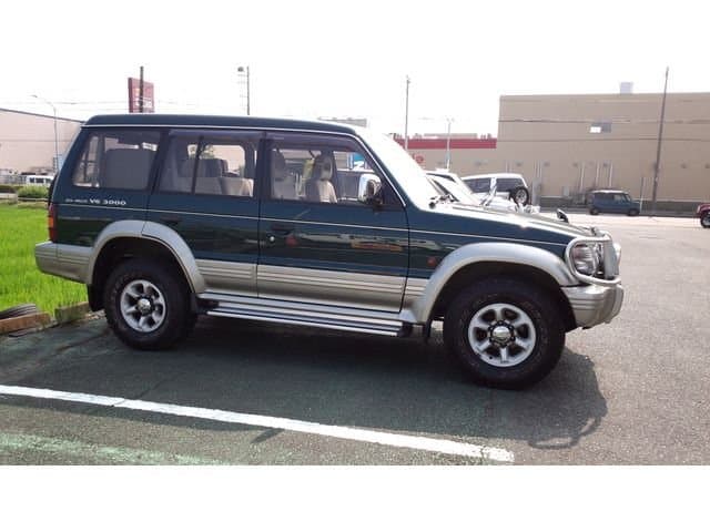 1995 Mitsubishi Pajero JDM car for sale — photo 2 of 25