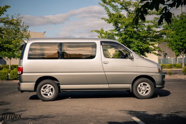 2001 Toyota Regius JDM car for sale — photo 11 of 25
