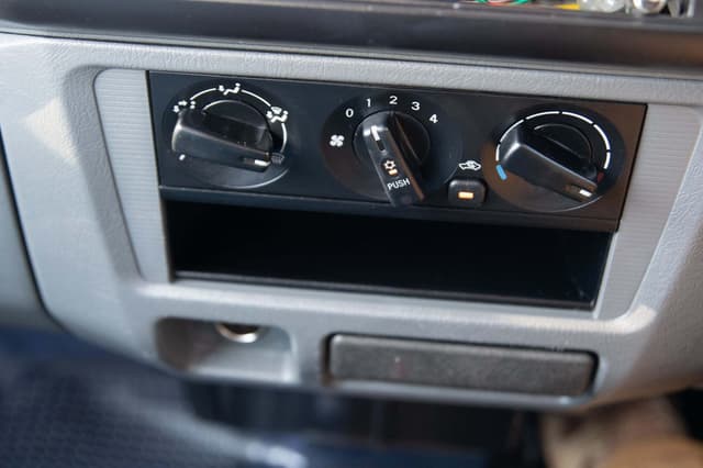 2000 Mitsubishi Minicab JDM car for sale — photo 14 of 18