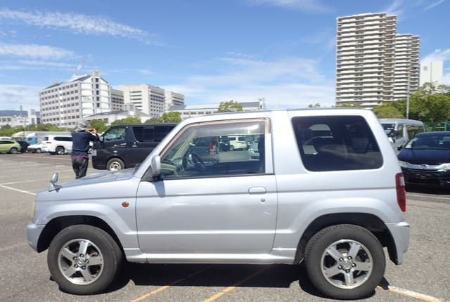 2007 Mitsubishi Pajero Mini JDM car for sale — photo 2 of 25