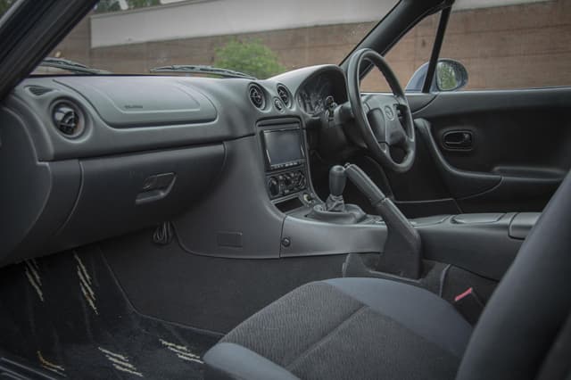 1999 Mazda Roadster (Eunos Roadster / MX-5) JDM car for sale — photo 9 of 14
