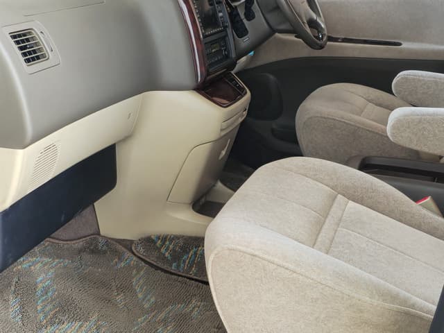 2000 Toyota Granvia JDM car for sale — photo 12 of 25