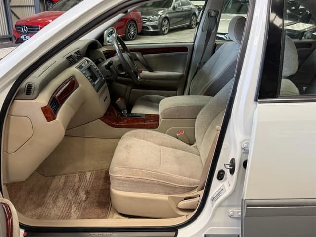 1999 Toyota Crown JDM car for sale — photo 16 of 19