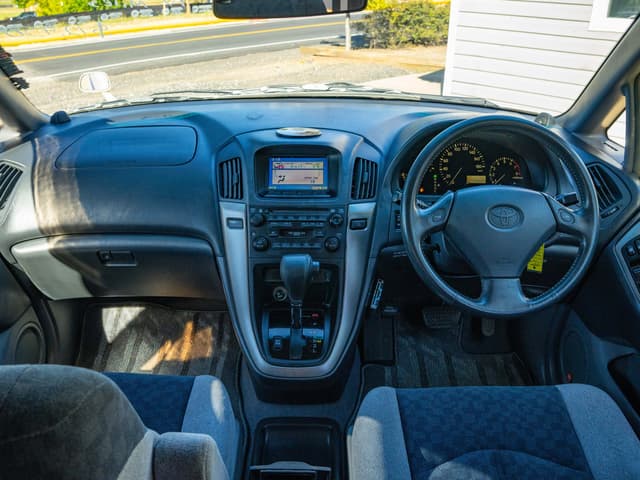 2000 Toyota Harrier JDM car for sale — photo 11 of 16