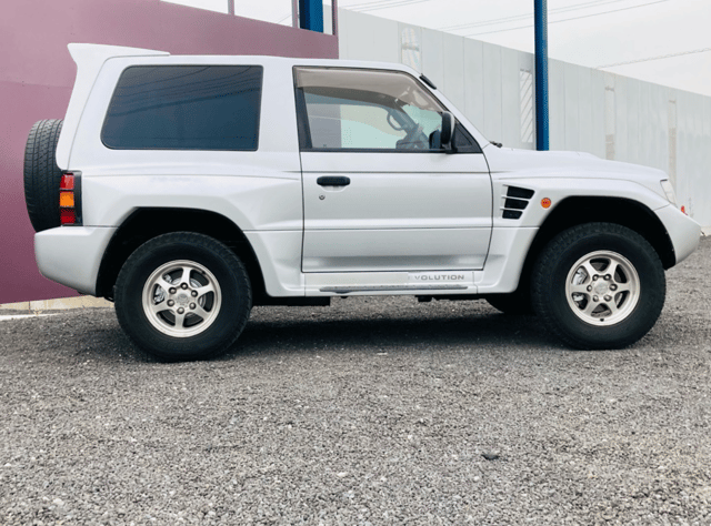 1997 Mitsubishi Pajero JDM car for sale — photo 12 of 21