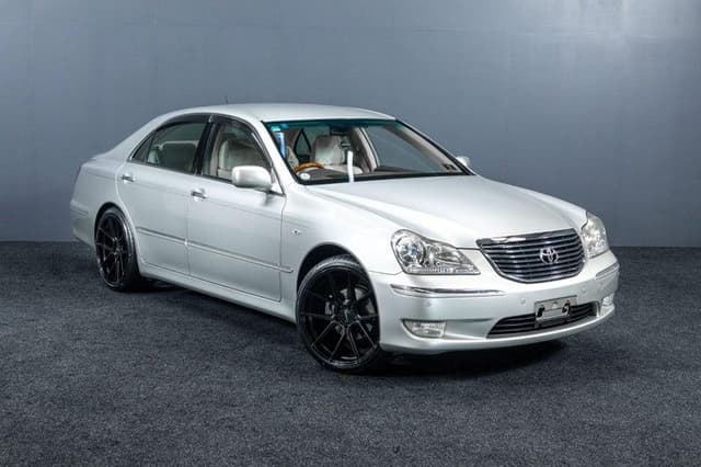 2005 Toyota Majesta JDM car for sale — photo 13 of 19