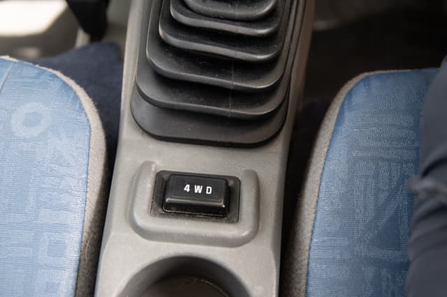 2000 Mitsubishi Minicab JDM car for sale — photo 10 of 14