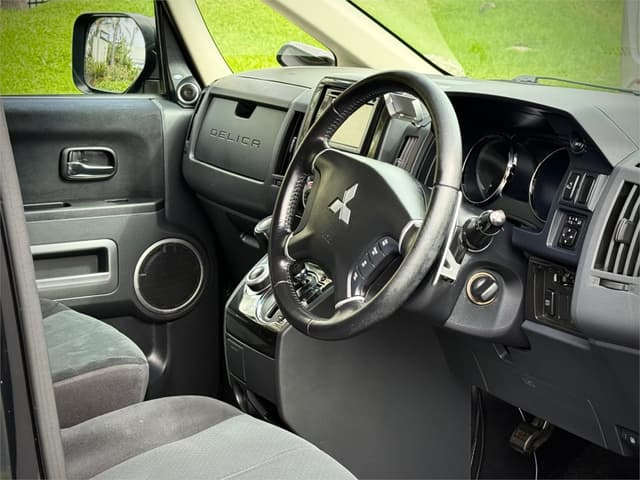 2009 Mitsubishi Delica JDM car for sale — photo 15 of 25