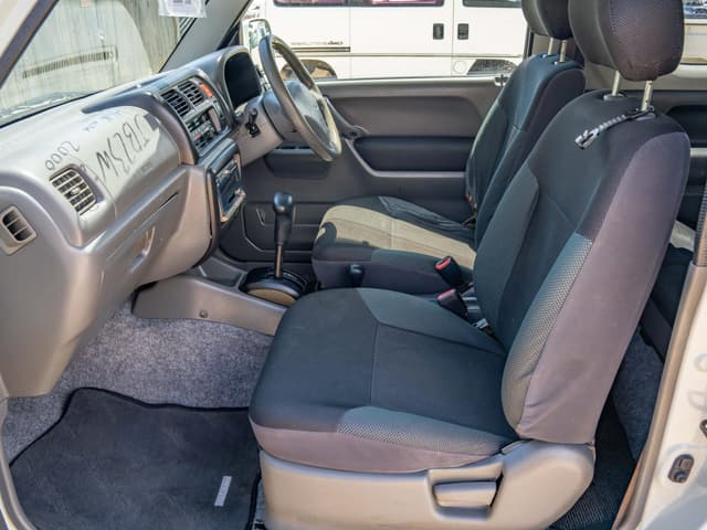 2000 Suzuki Jimny JDM car for sale — photo 9 of 11