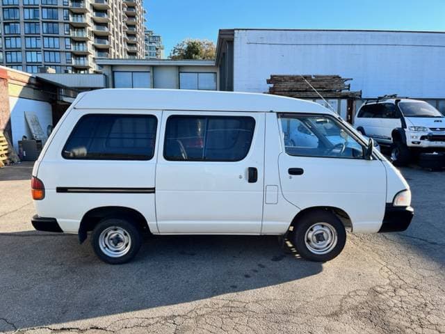 1998 Toyota Townace JDM car for sale — photo 2 of 8