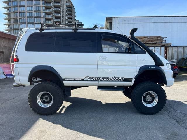 1994 Mitsubishi Delica JDM car for sale — photo 2 of 8