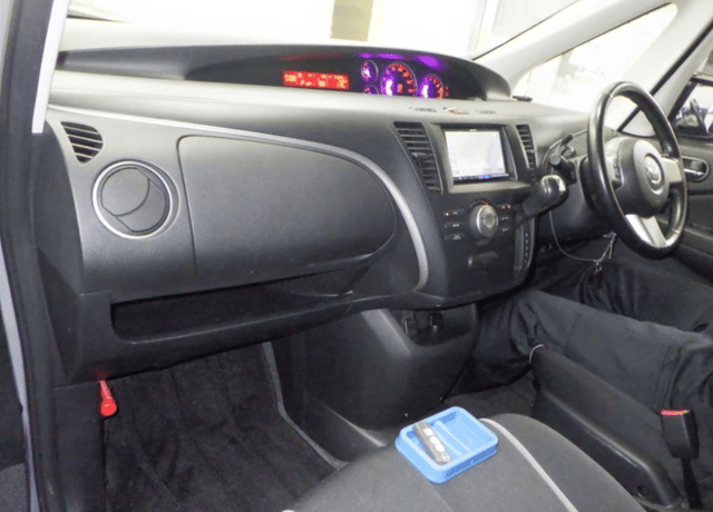 2009 Mazda Biante JDM car for sale — photo 6 of 7